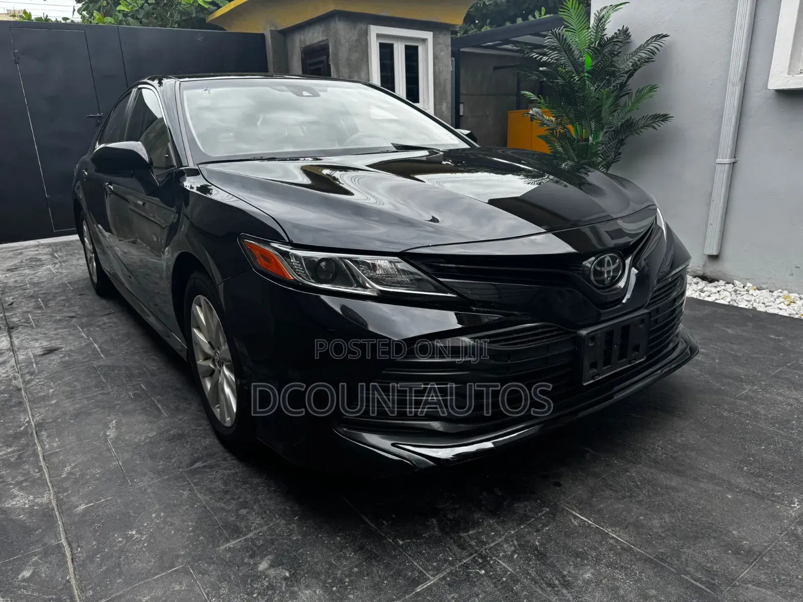 Toyota Camry LE FWD (2.5L 4cyl 8AM) 2018 Black