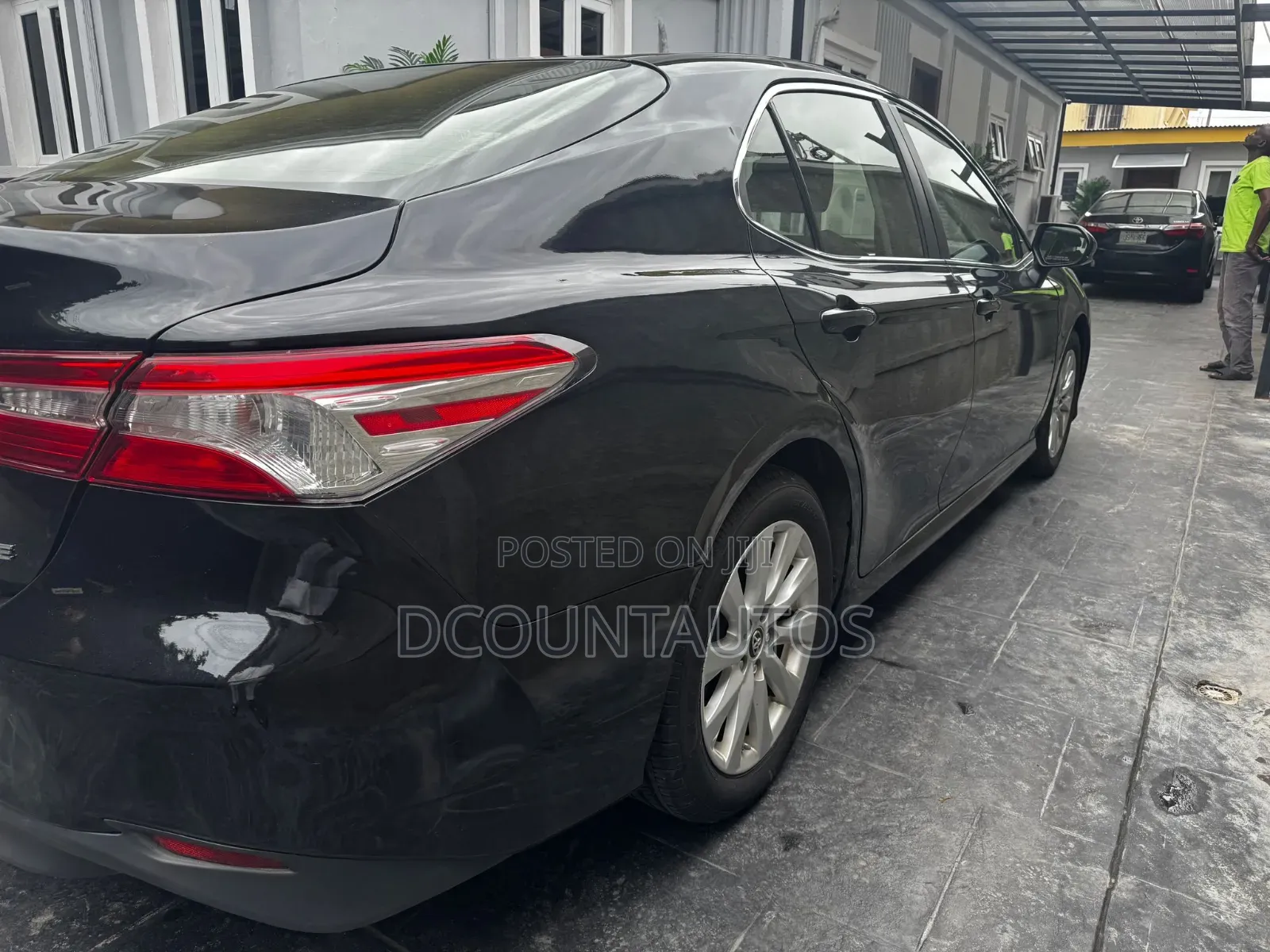 Toyota Camry LE FWD (2.5L 4cyl 8AM) 2018 Black