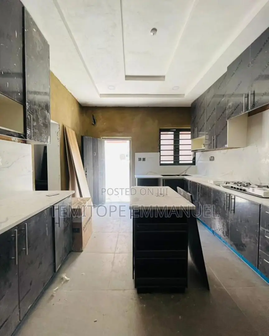Furnished 7bdrm Duplex in Magodo Phase 2, for sale