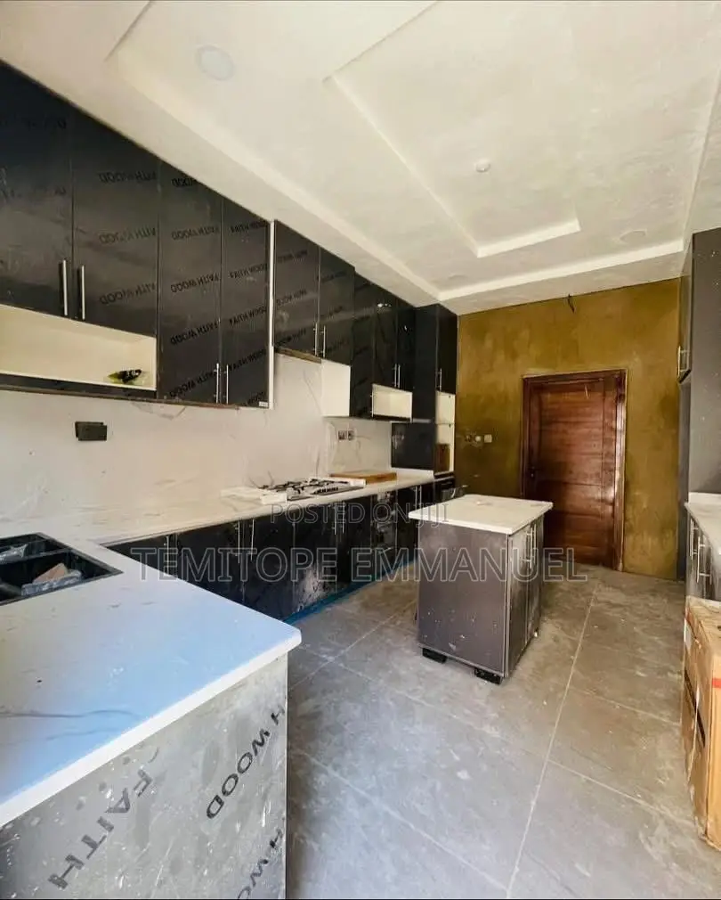 Furnished 7bdrm Duplex in Magodo Phase 2, for sale