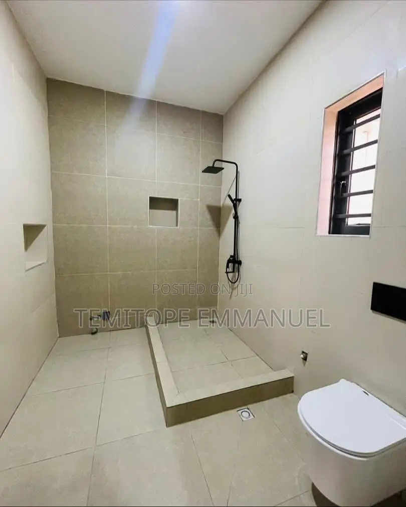 Furnished 7bdrm Duplex in Magodo Phase 2, for sale
