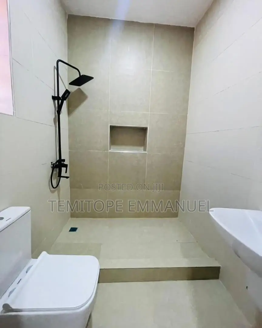 Furnished 7bdrm Duplex in Magodo Phase 2, for sale