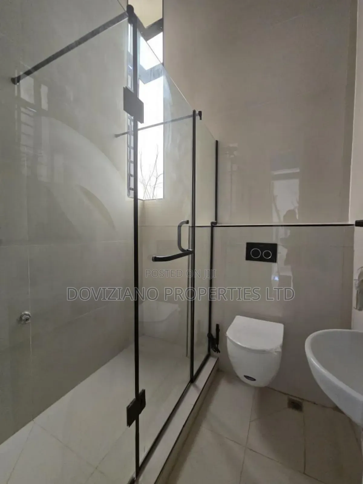 3bdrm Apartment in Lekki Phase 1 for sale