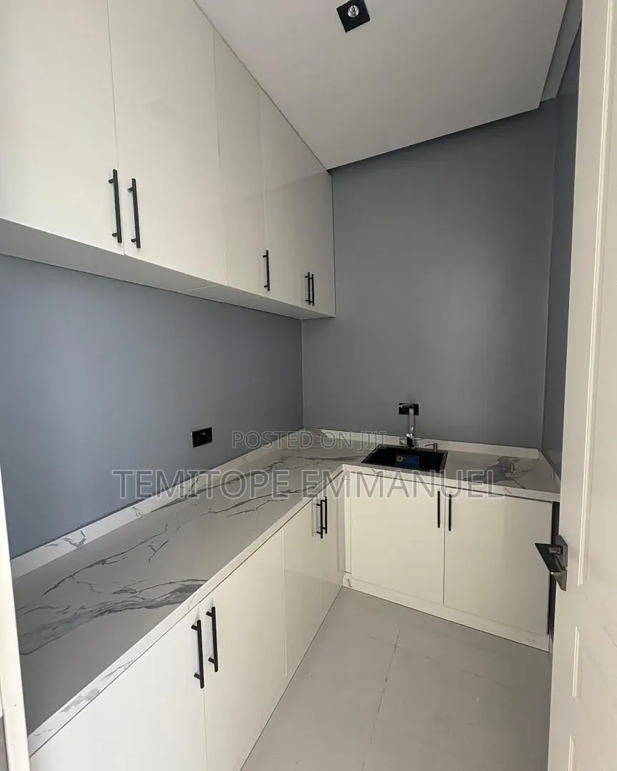 Furnished 5bdrm Duplex in Lekki Phase 1 for sale