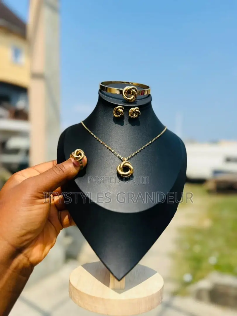 Romanian Gold Jewelry Set
