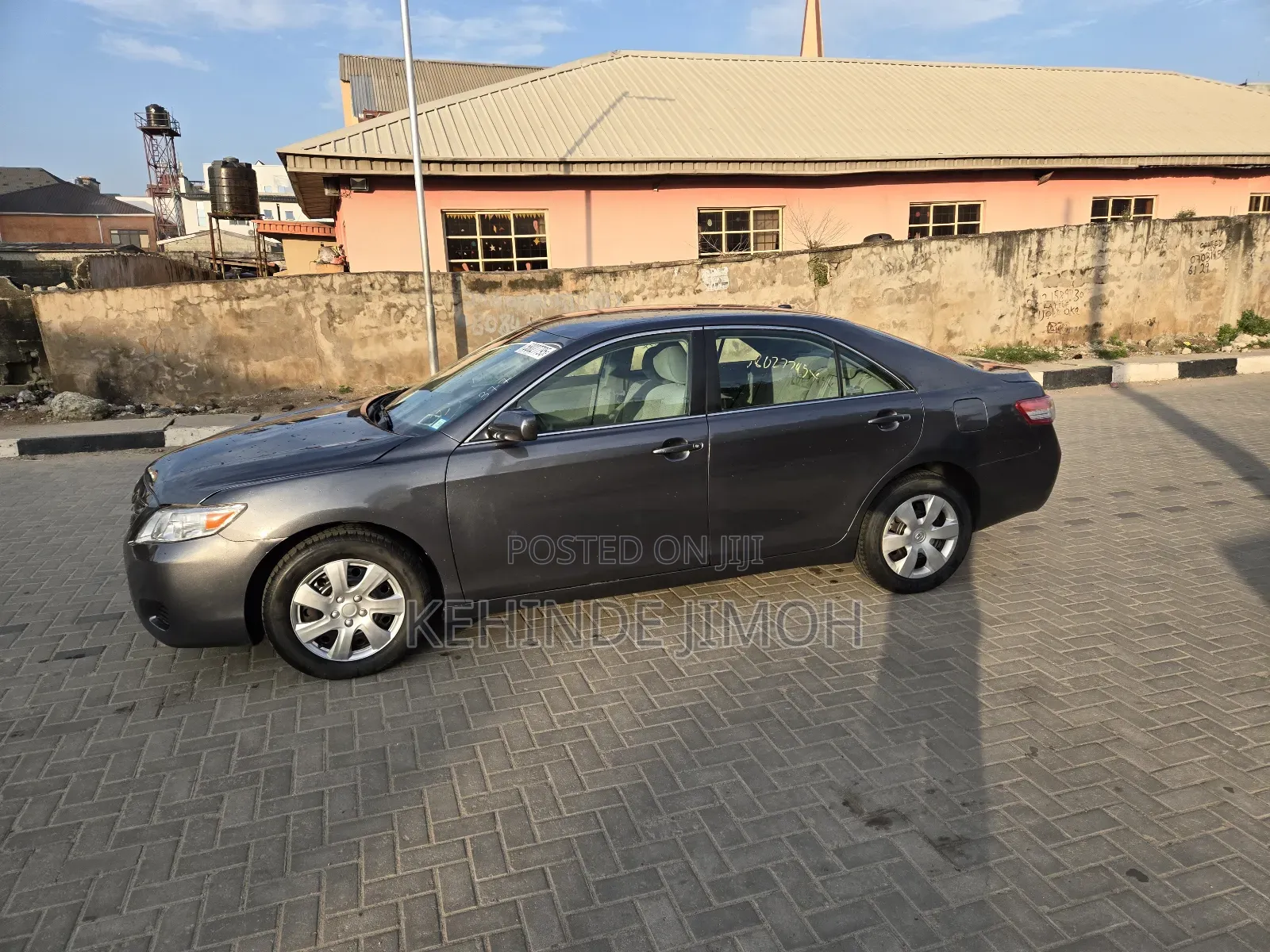 Toyota Camry LE 4dr Sedan (2.5L 4cyl 6A) 2011 Gray