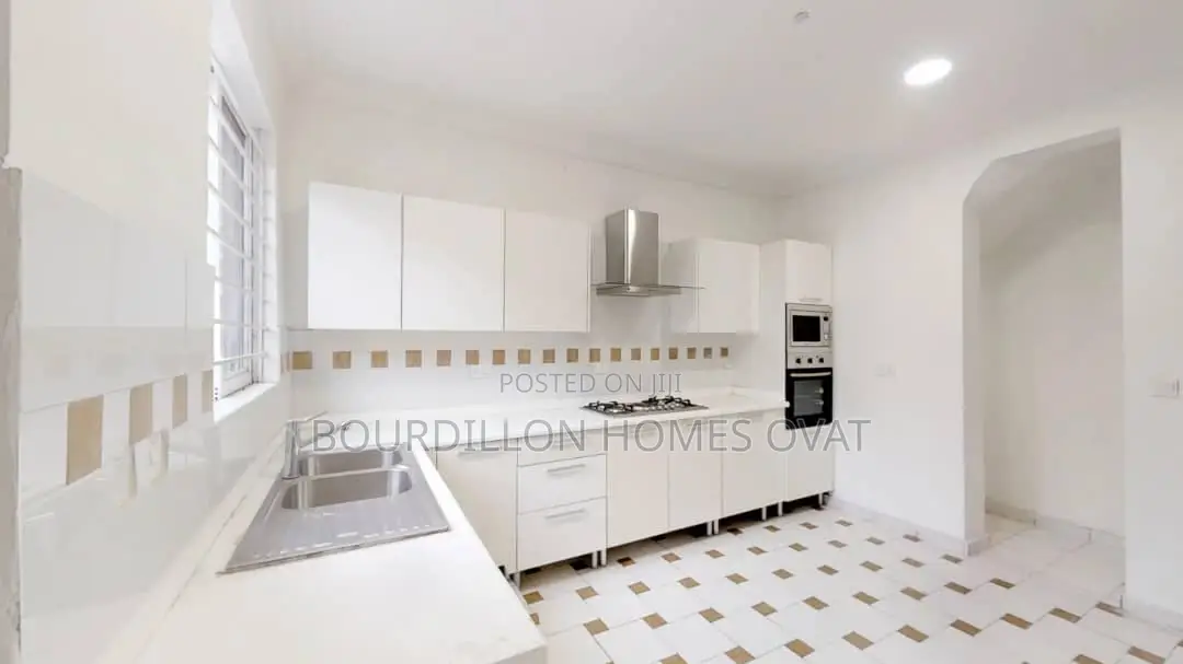 4bdrm Duplex in Lekki Phase 1 for sale