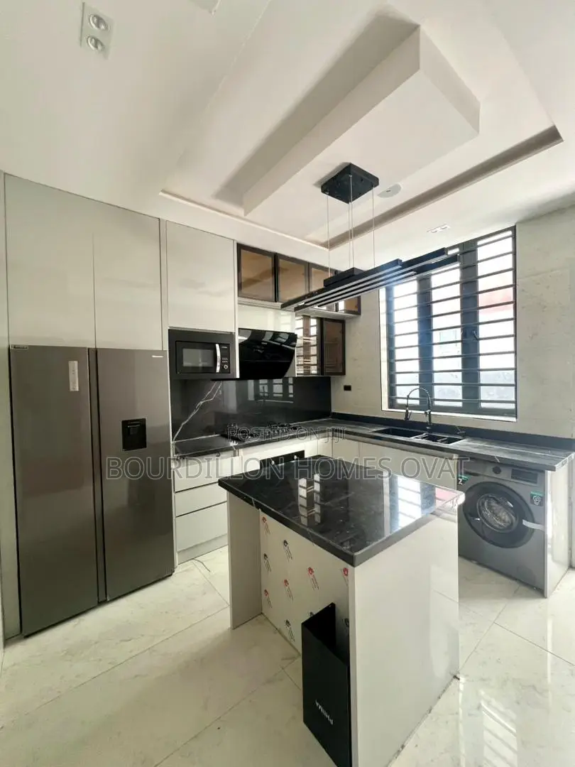 5bdrm Duplex in Lekki Phase 1 for sale