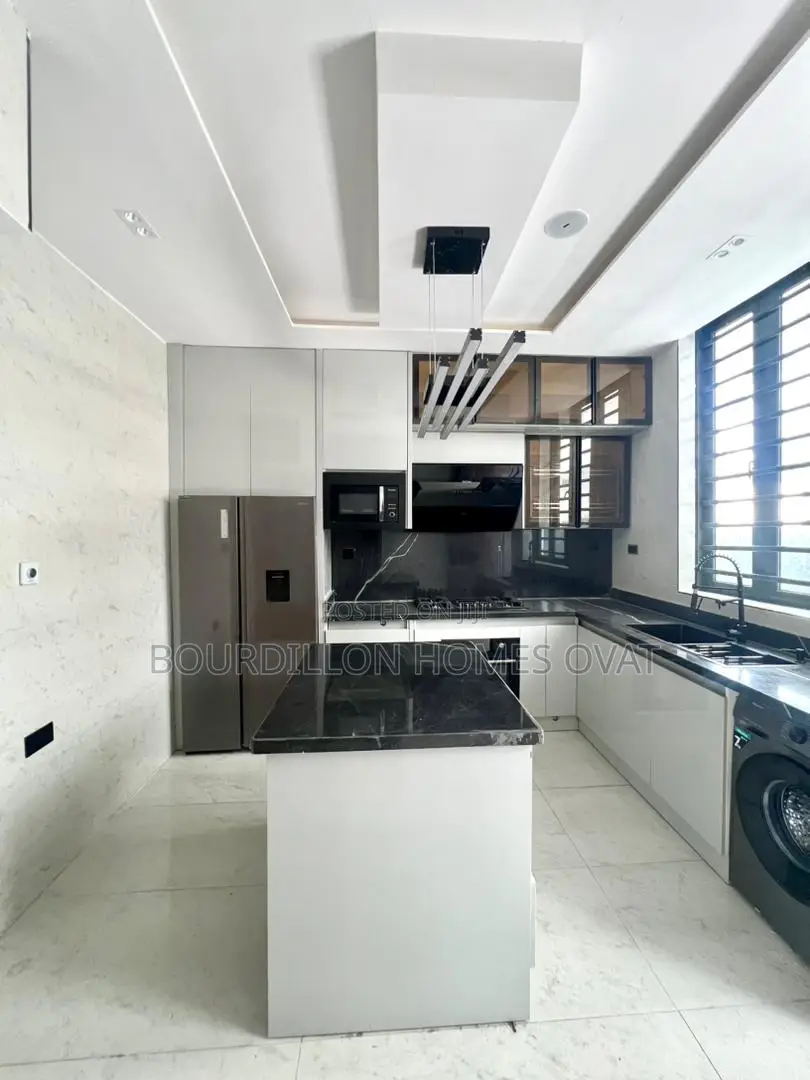 5bdrm Duplex in Lekki Phase 1 for sale