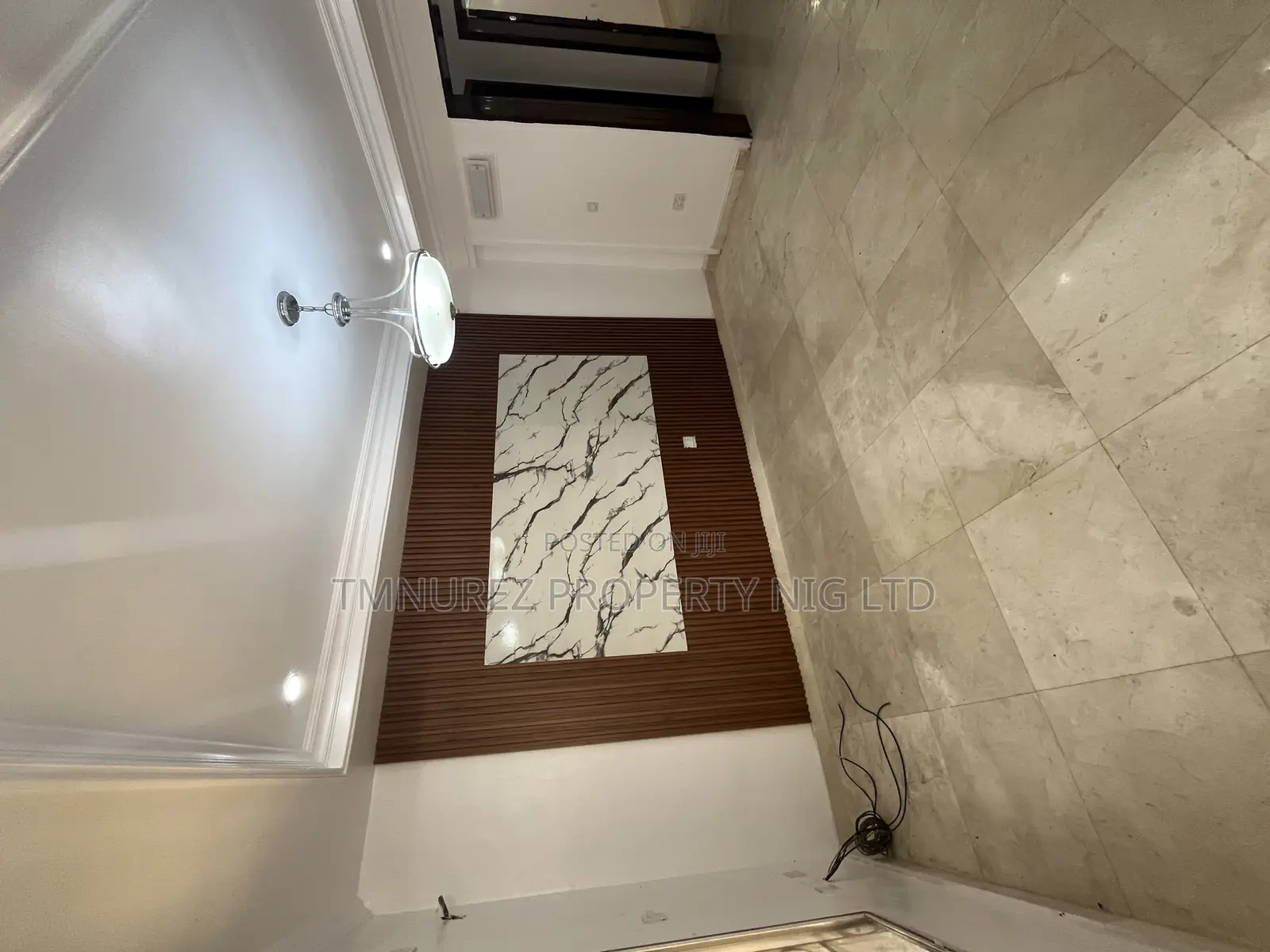 2bdrm Apartment in Lekki Phase 1 for rent
