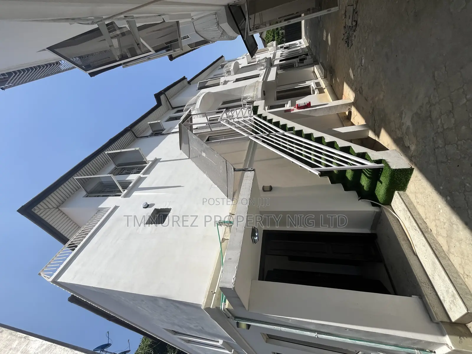 2bdrm Apartment in Lekki Phase 1 for rent