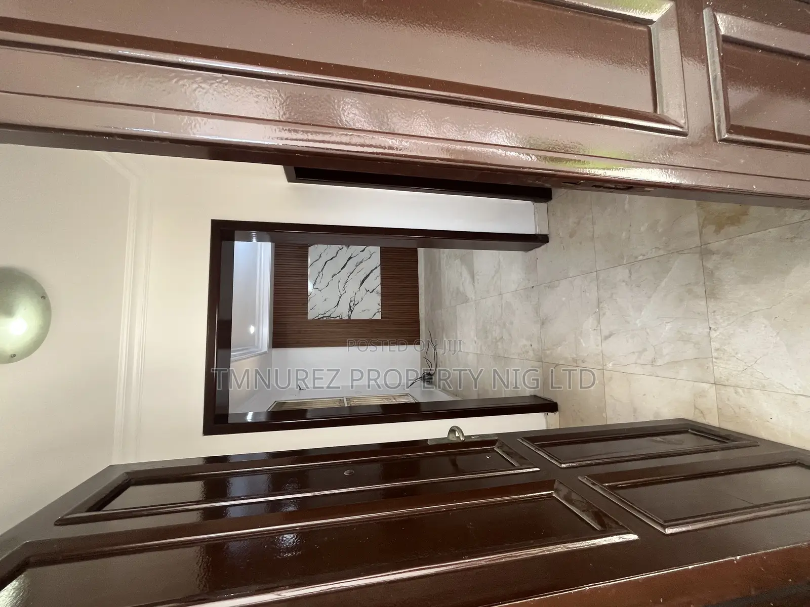 2bdrm Apartment in Lekki Phase 1 for rent