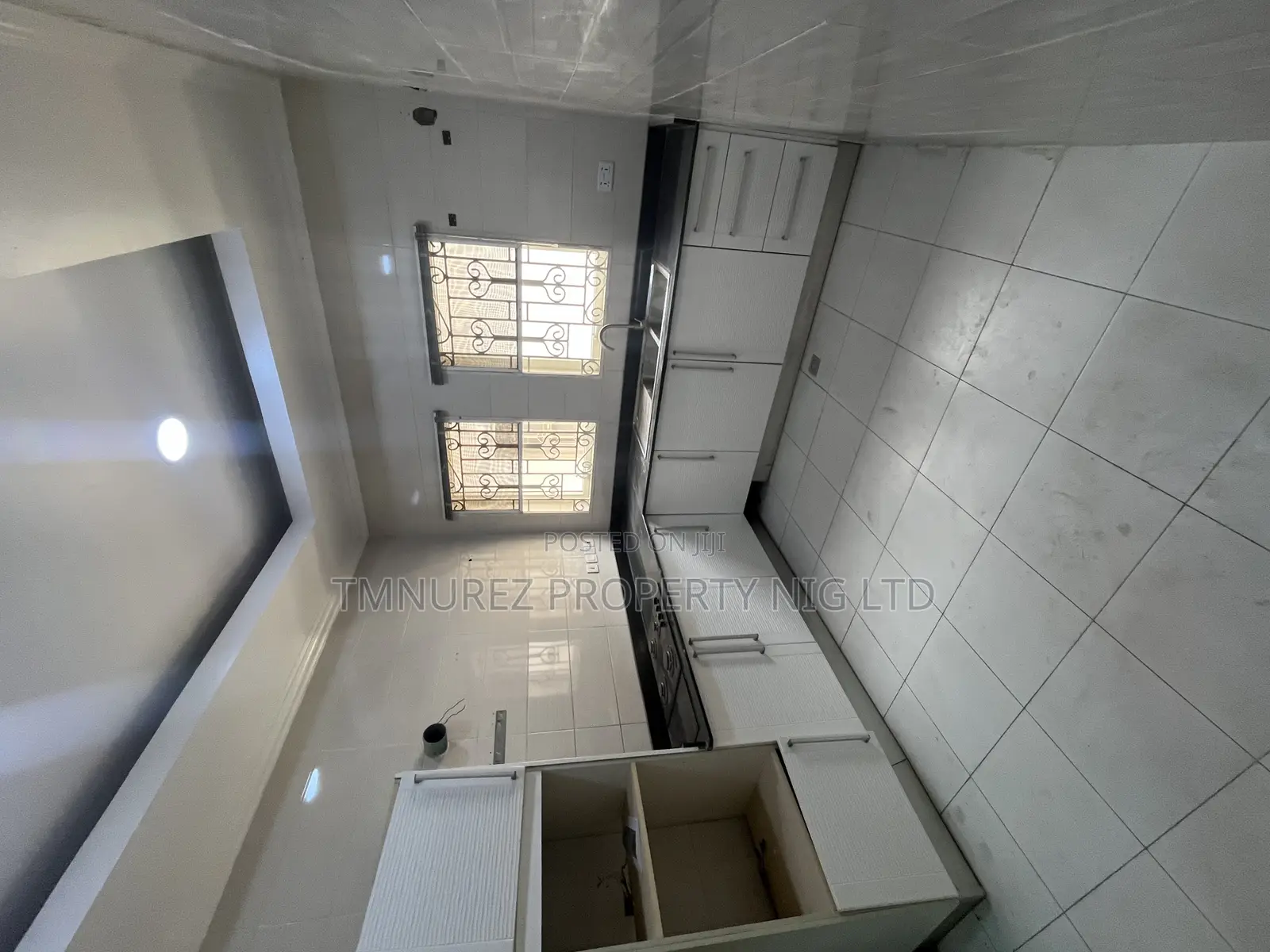 3bdrm Apartment in Lekki Phase 1 for rent