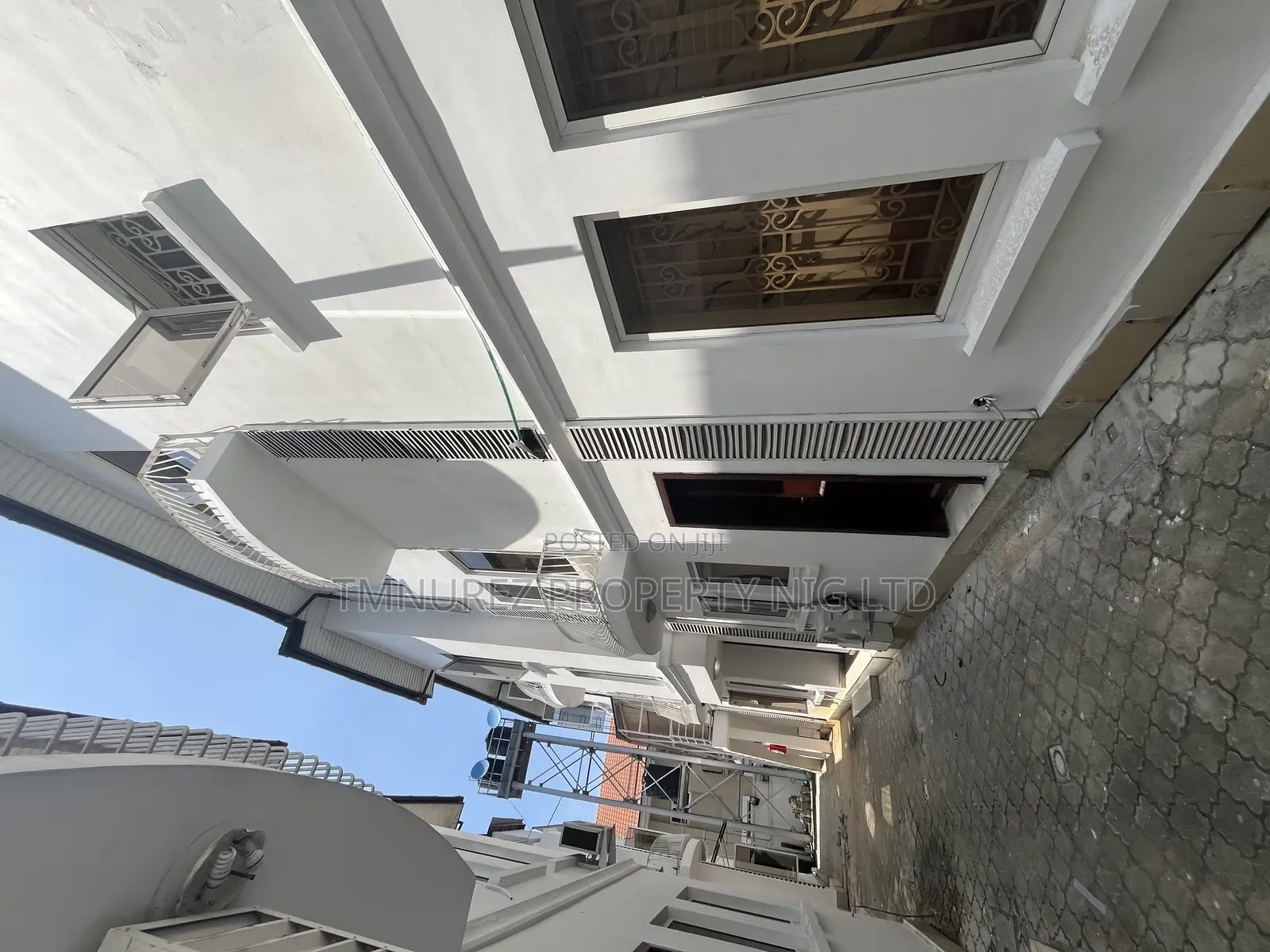 3bdrm Apartment in Lekki Phase 1 for rent