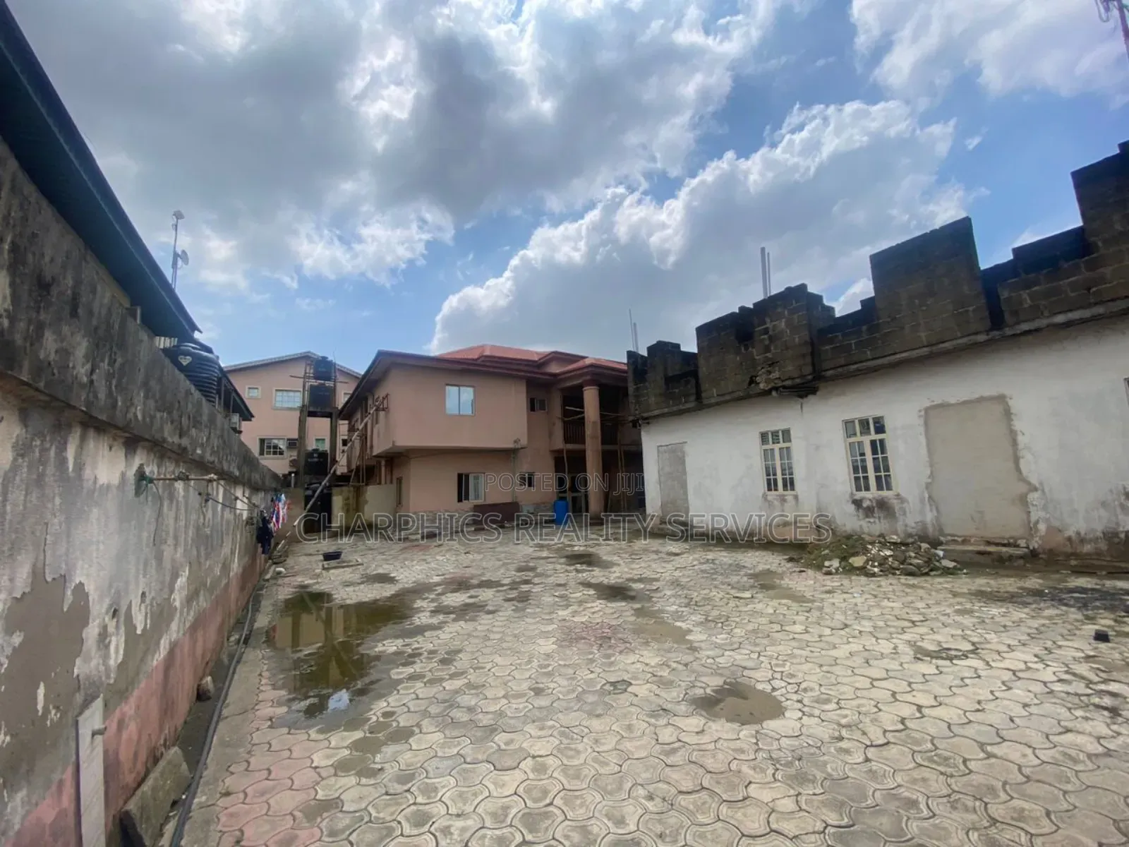12 Rooms Detached House Warehouse at Ogudu