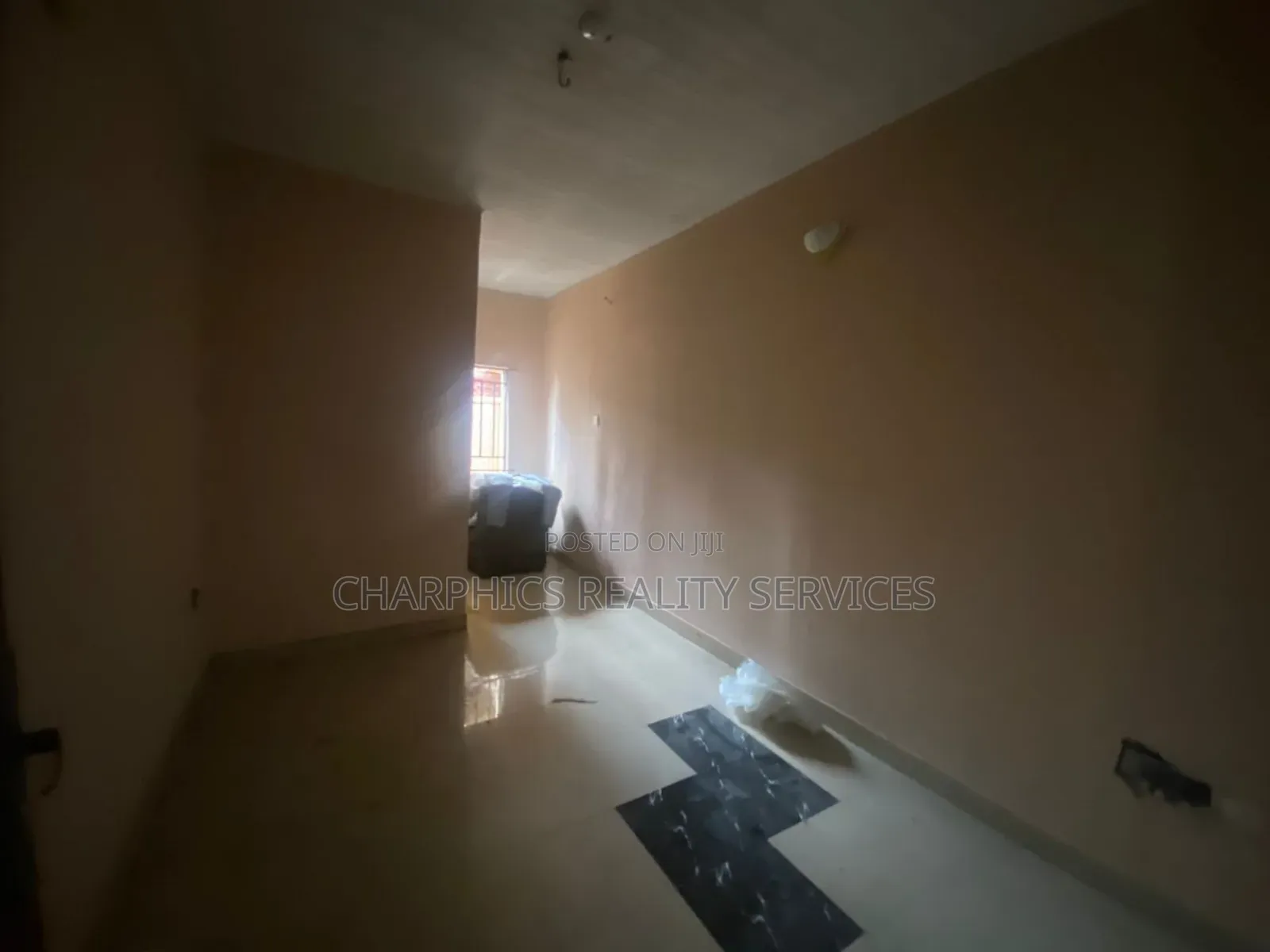 12 Rooms Detached House Warehouse at Ogudu