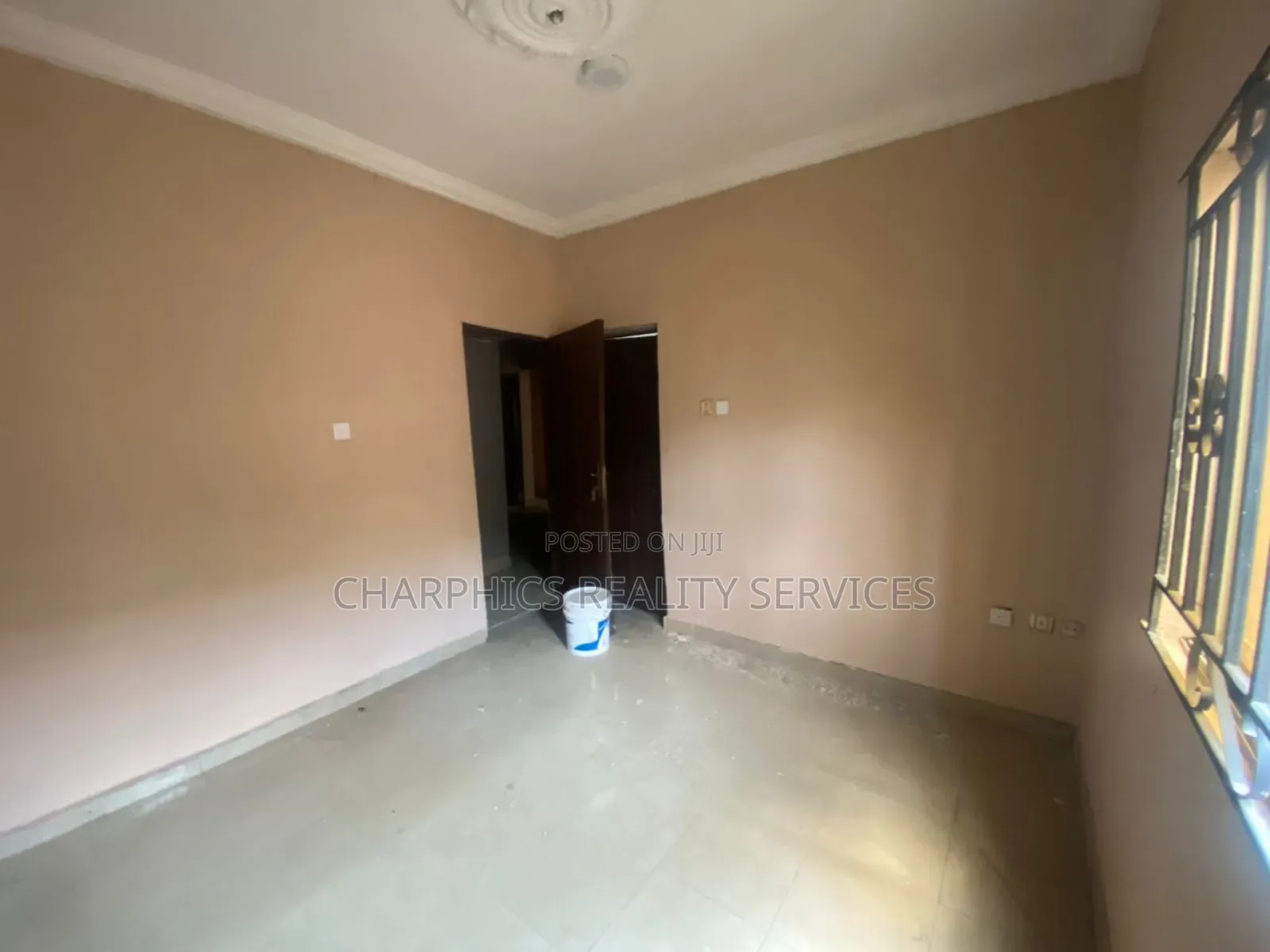 12 Rooms Detached House Warehouse at Ogudu