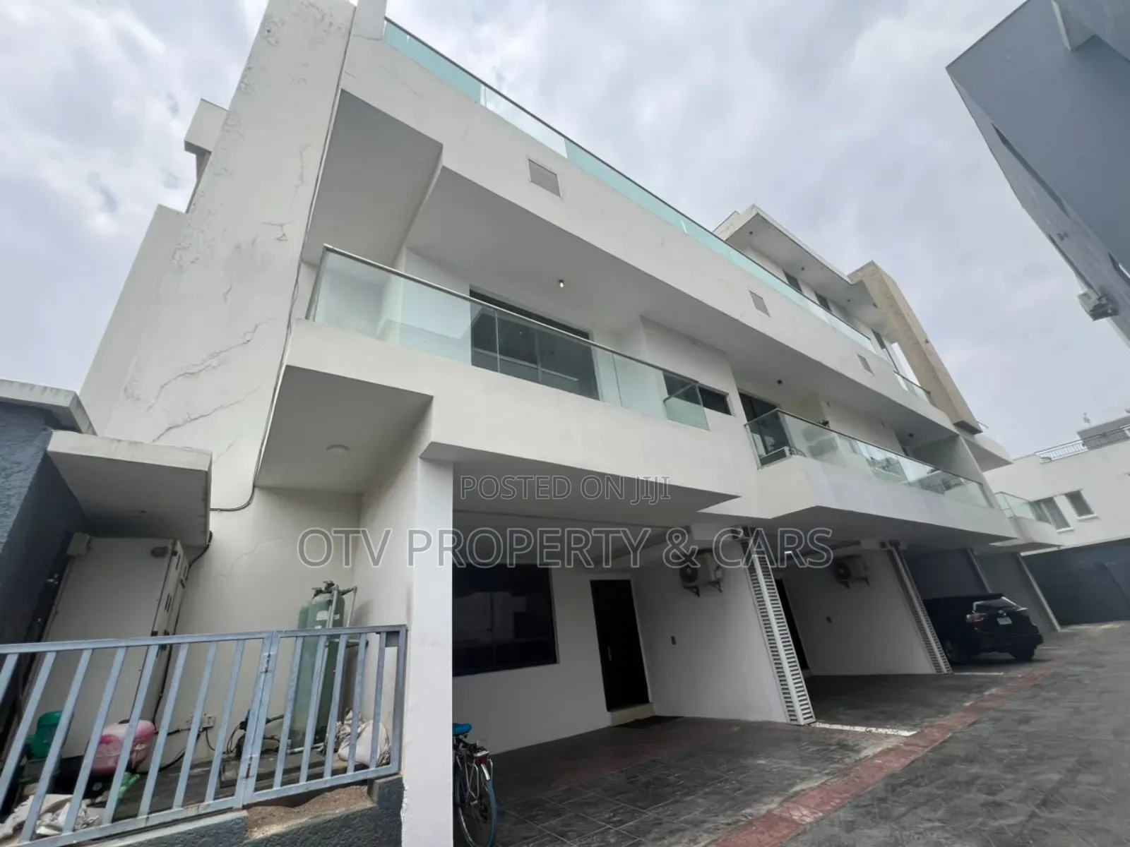 Furnished 3bdrm Townhouse/Terrace in Banana Island for sale