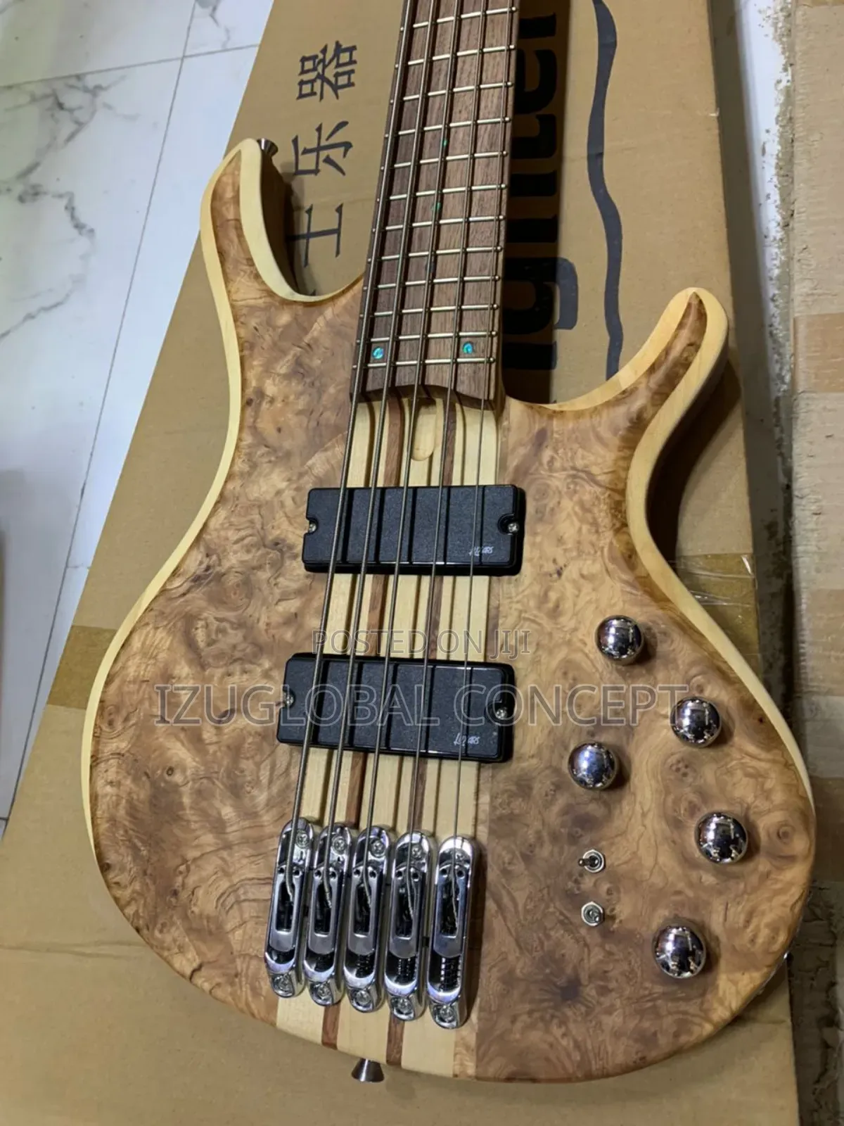 Luxars Active 5 Strings Bass Guitar