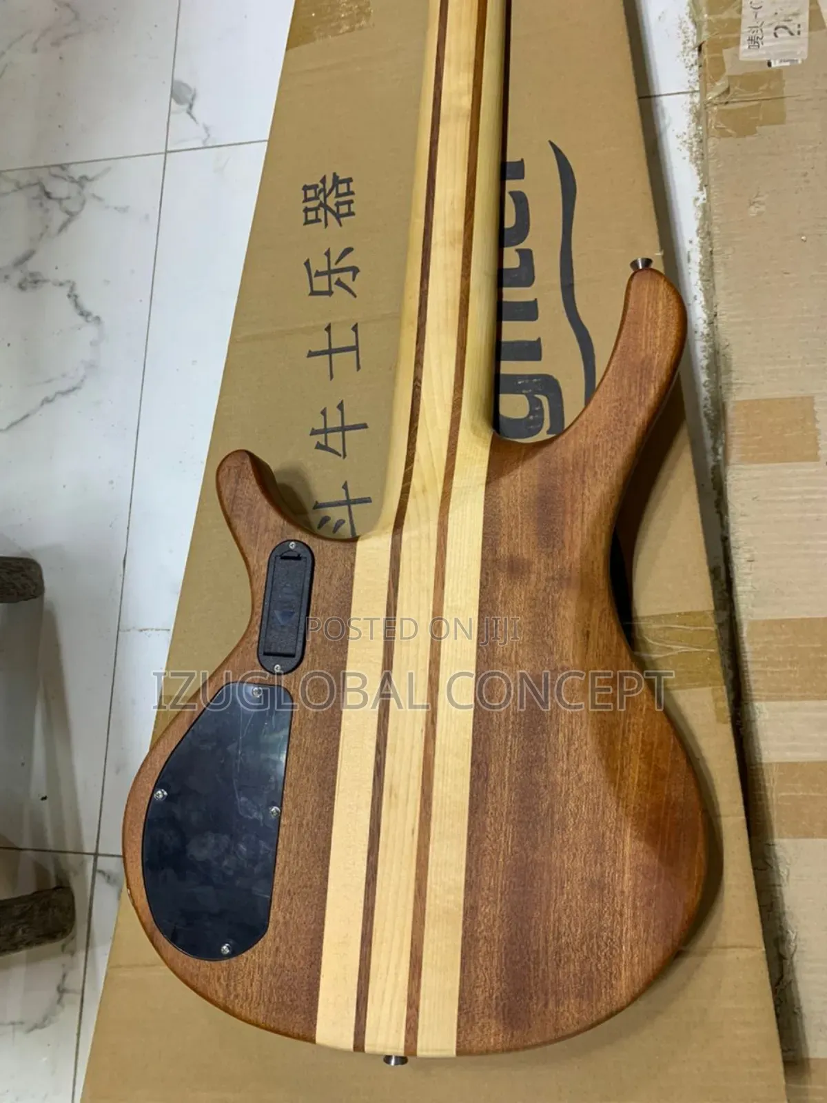 Luxars Active 5 Strings Bass Guitar