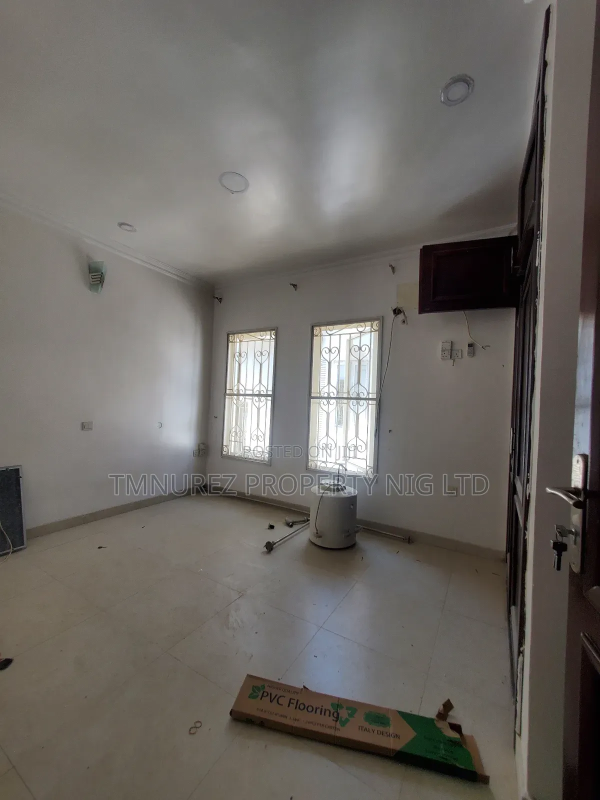 3bdrm Apartment in Lekki Phase1 Estate for rent