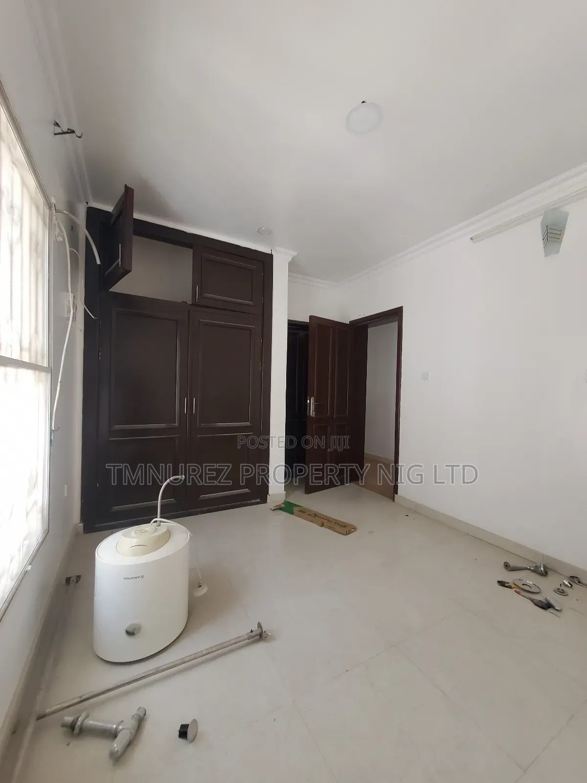 3bdrm Apartment in Lekki Phase1 Estate for rent