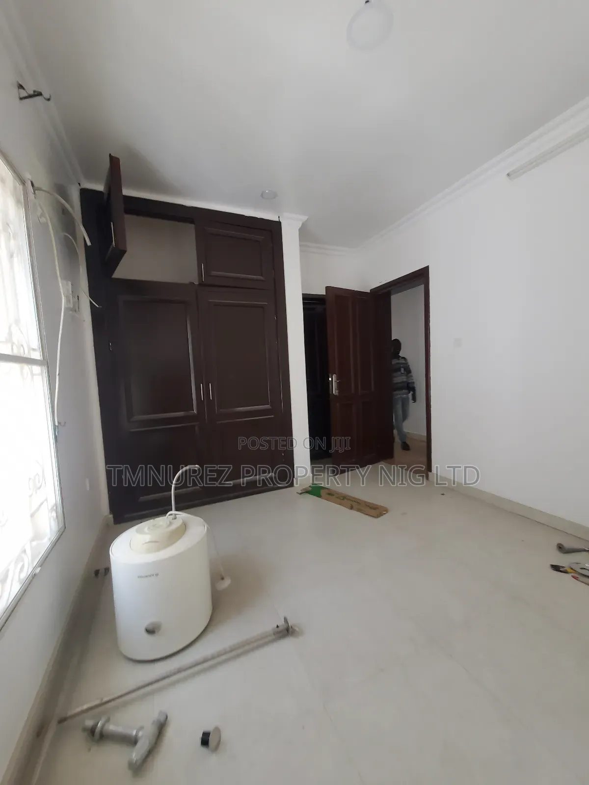 3bdrm Apartment in Lekki Phase1 Estate for rent