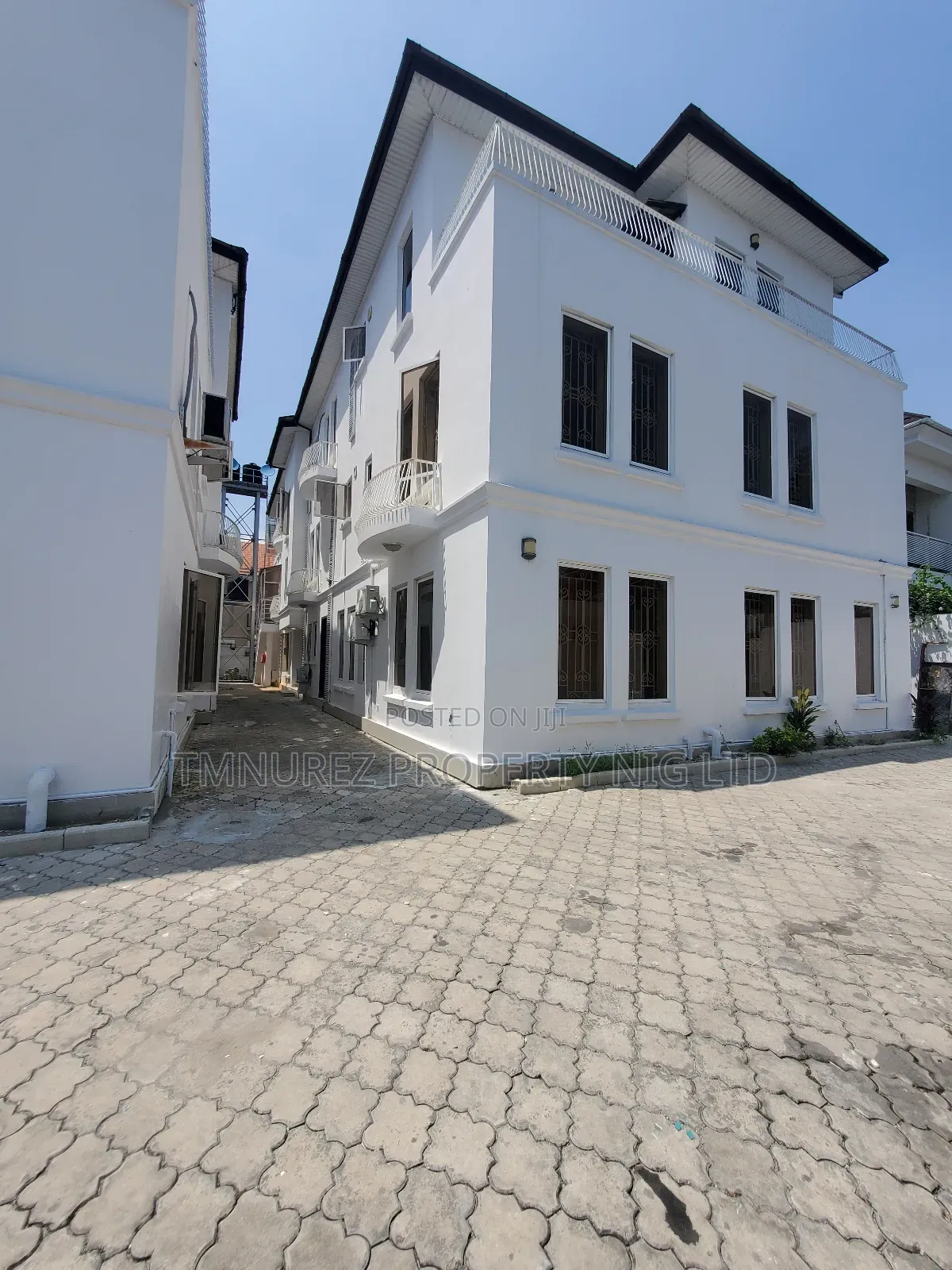 1bdrm Apartment in Lekki Phase1 for rent