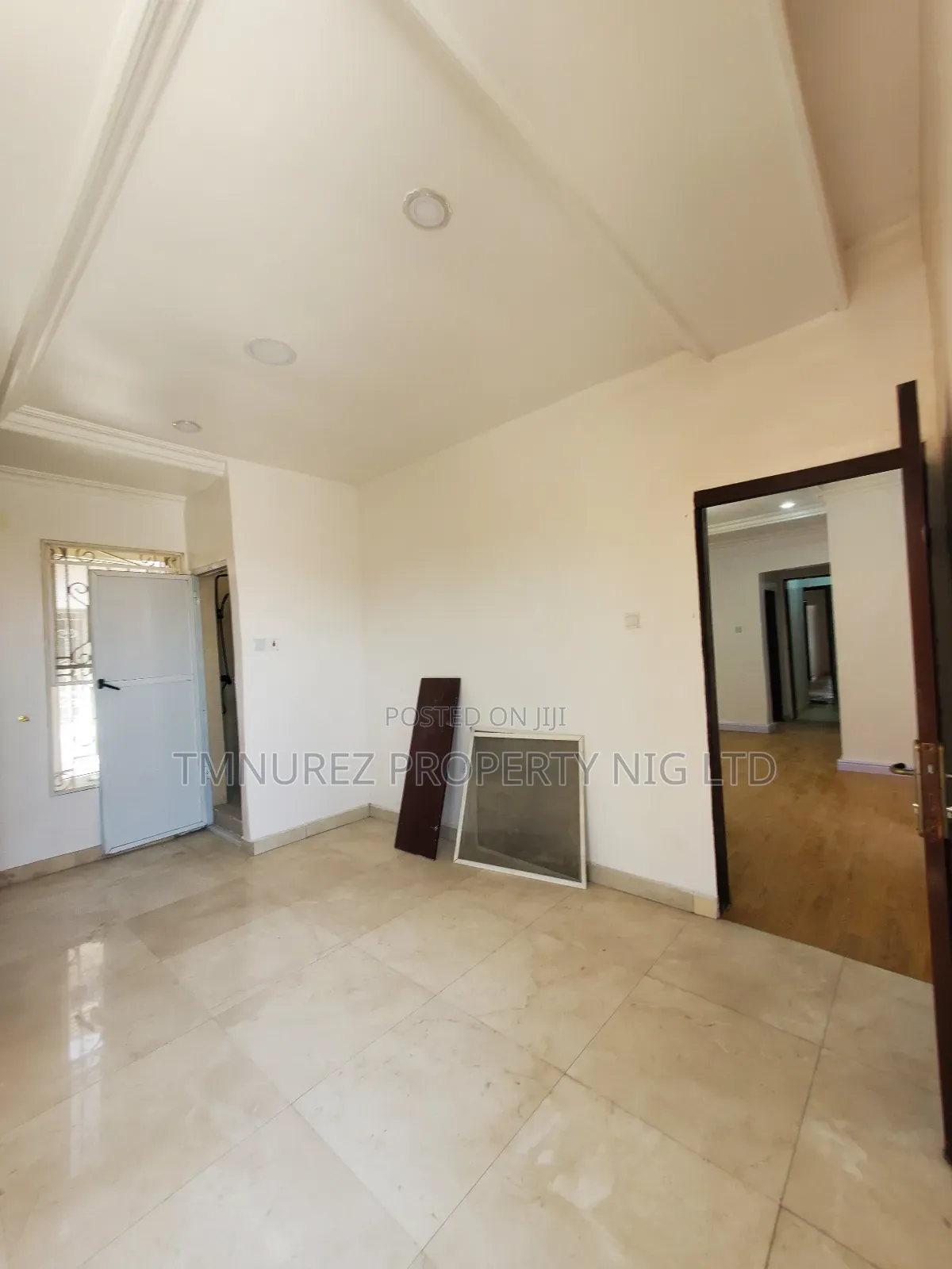 2bdrm Apartment in Lekki Phase1 Estate for rent