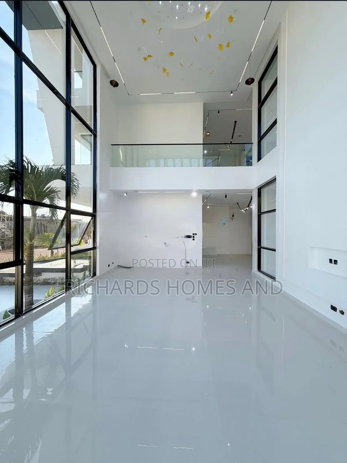 5bdrm House in Osapa london for sale