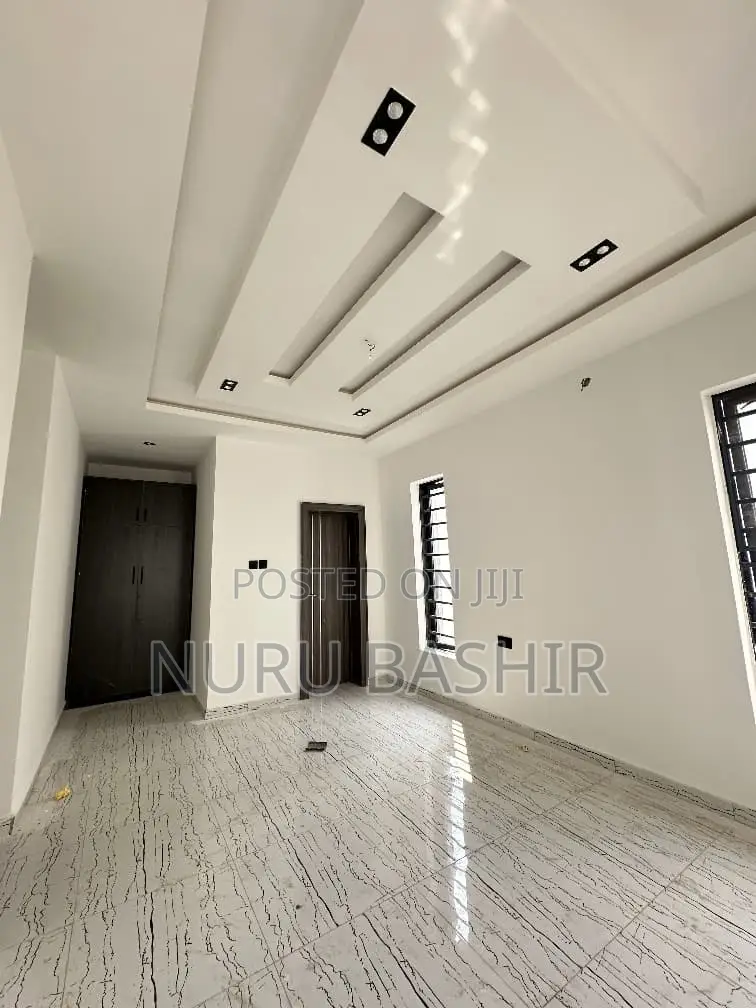 4bdrm Duplex in Gra Oluyole for sale