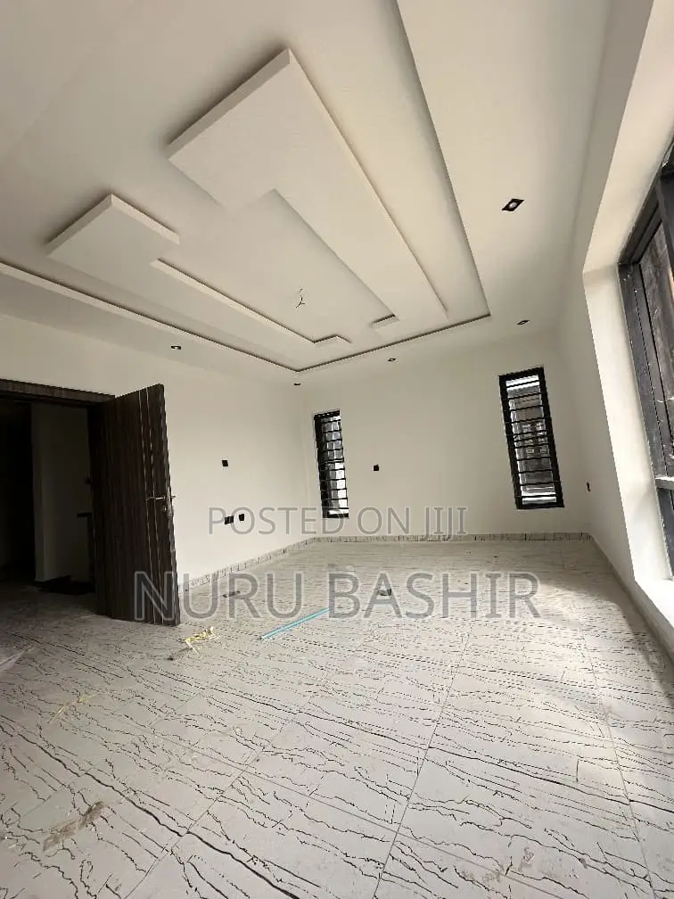 4bdrm Duplex in Gra Oluyole for sale