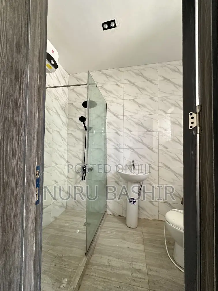 4bdrm Duplex in Gra Oluyole for sale