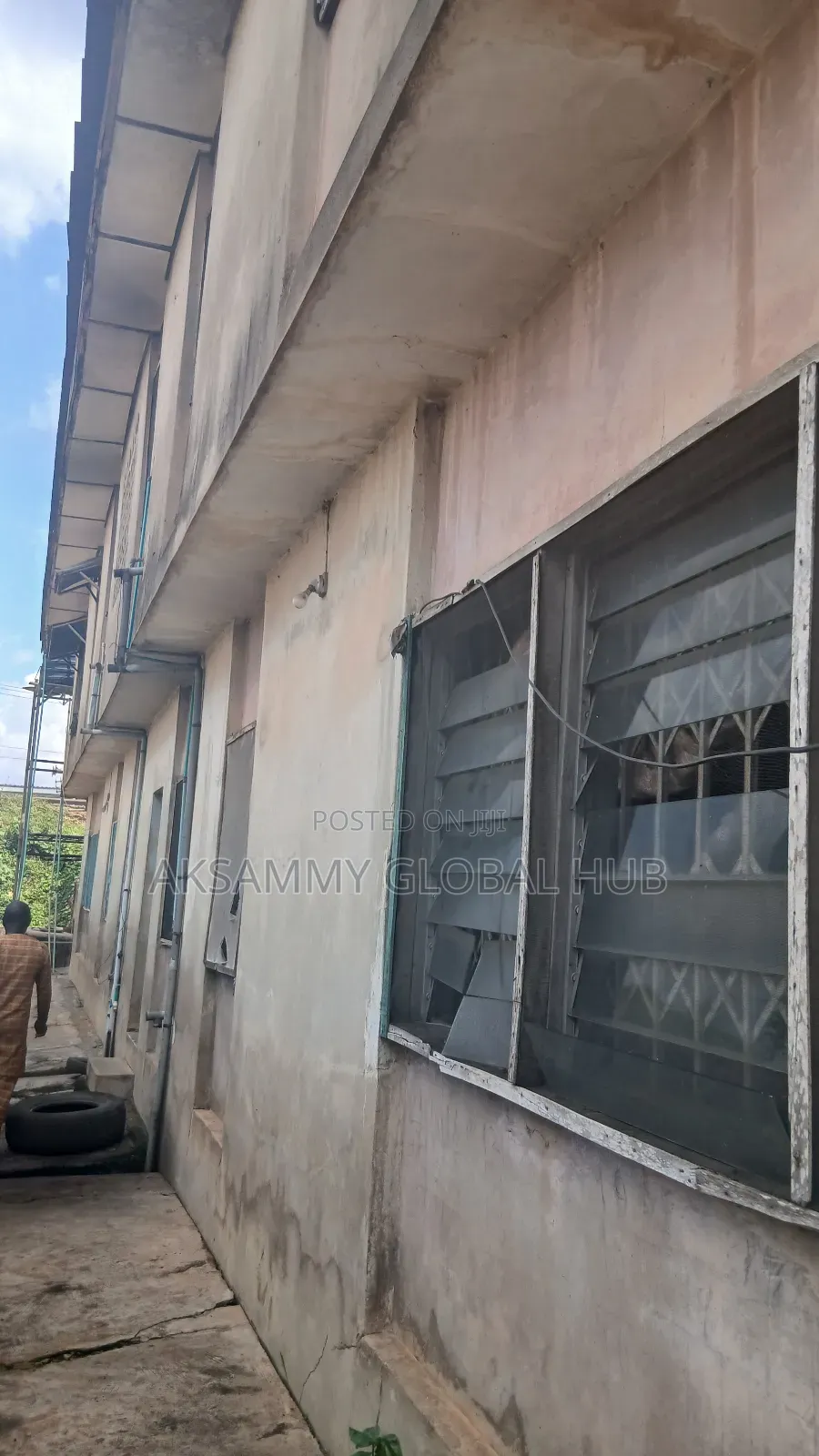 12bdrm Block of Flats in Agbowo for sale