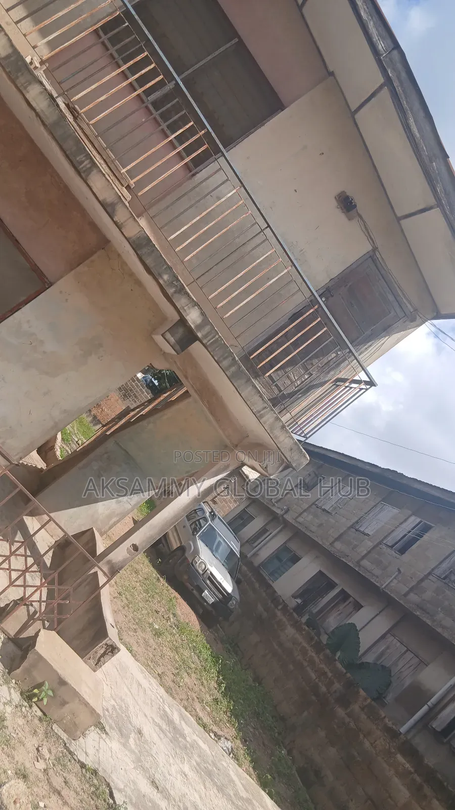 12bdrm Block of Flats in Agbowo for sale