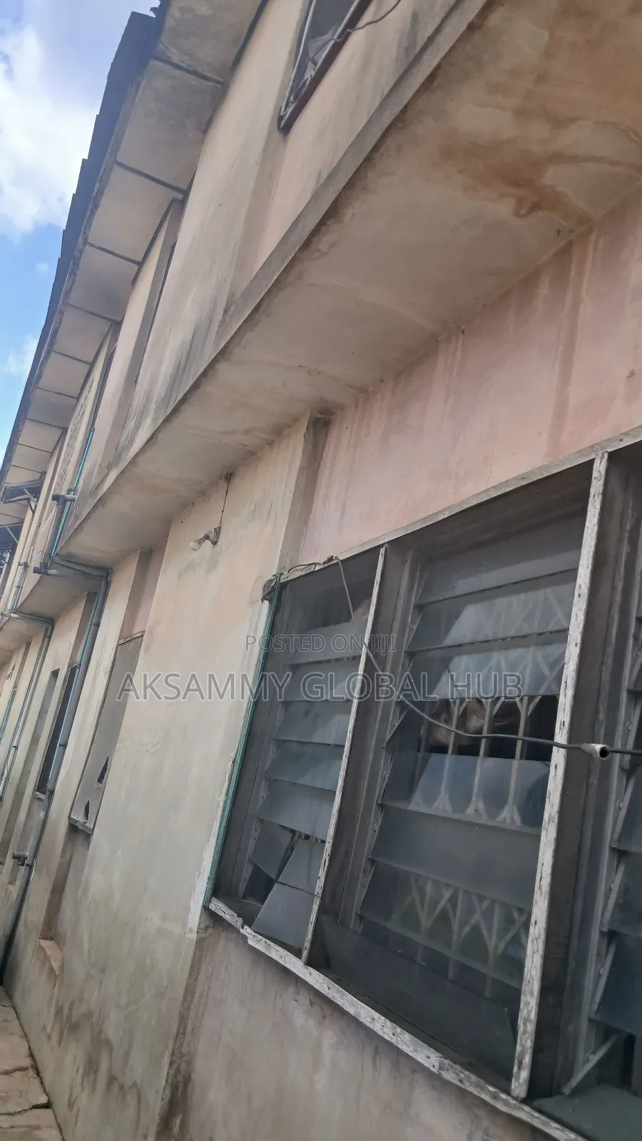 12bdrm Block of Flats in Agbowo for sale