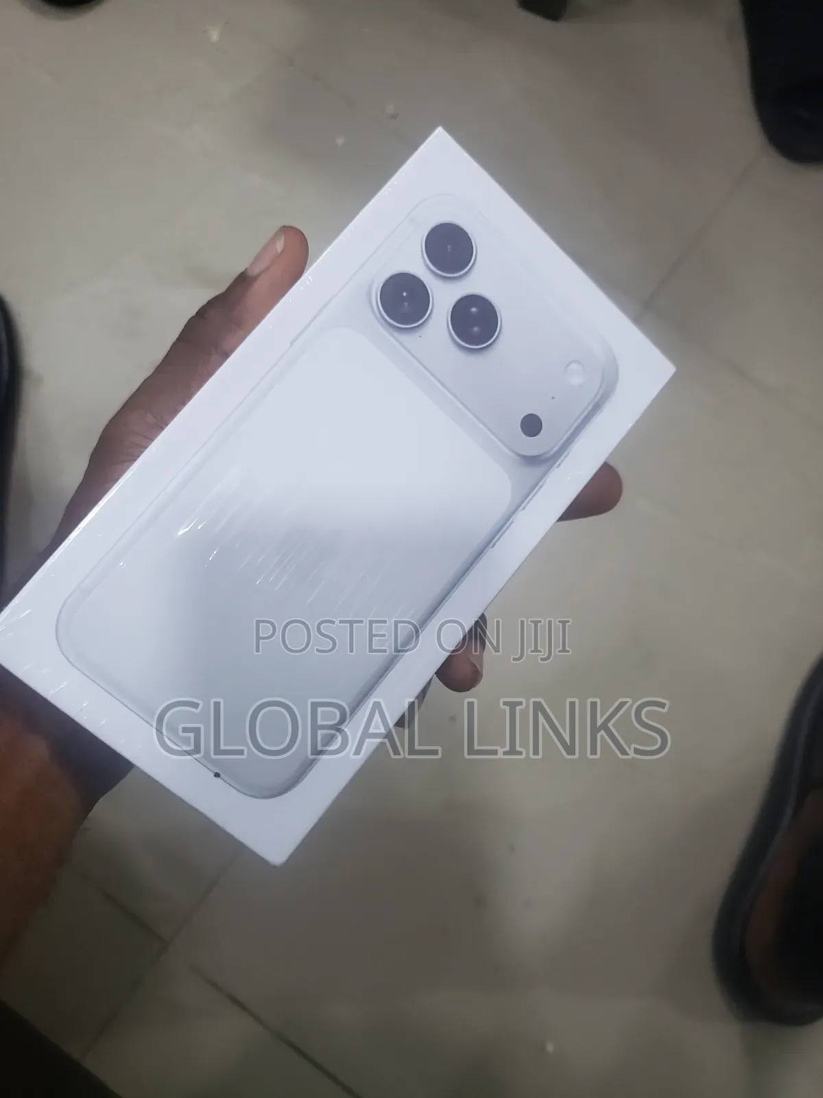 New Apple XR 128 GB Silver