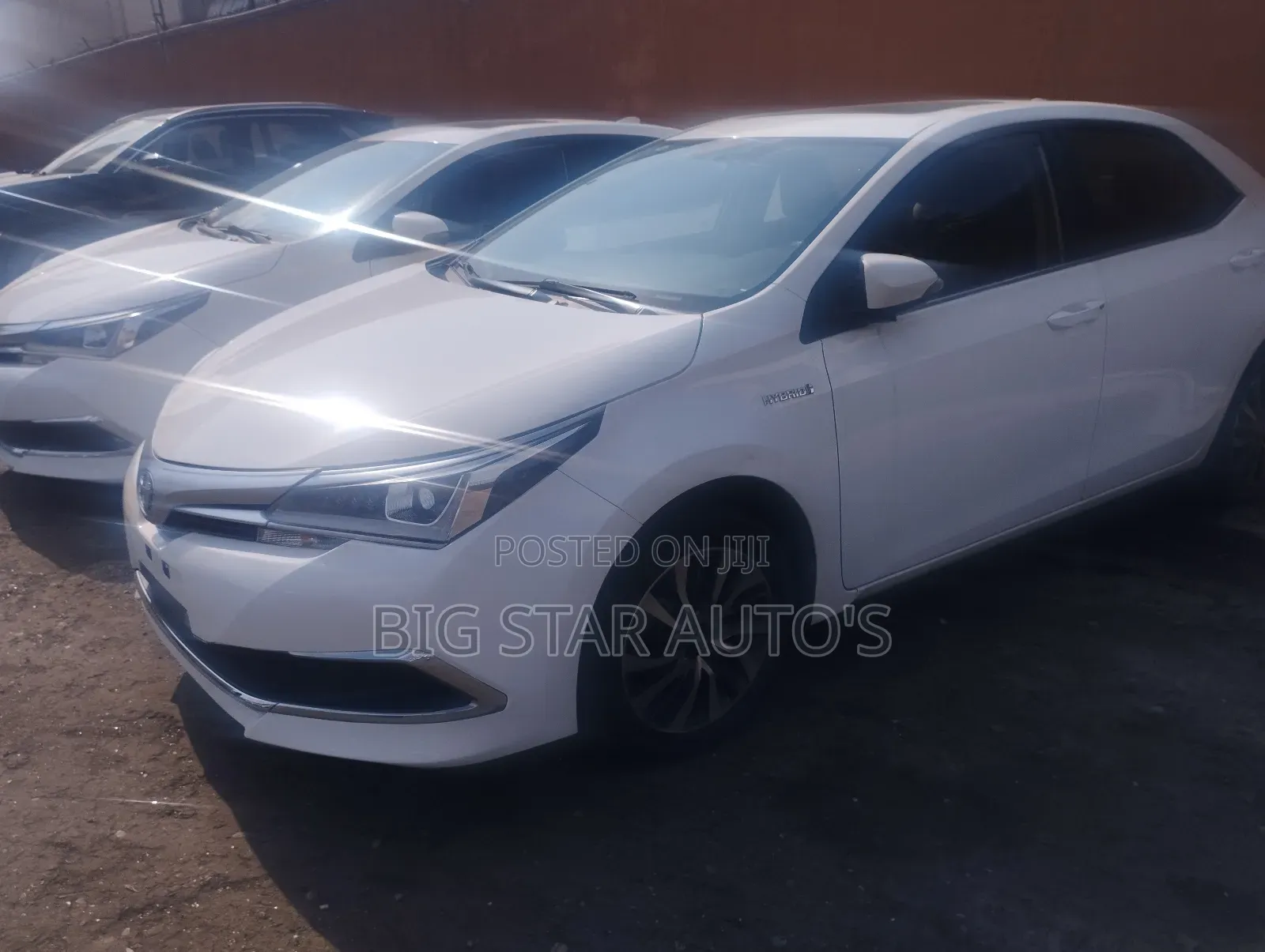 Toyota Corolla XLE (1.8L 4cyl 2A) 2018 White