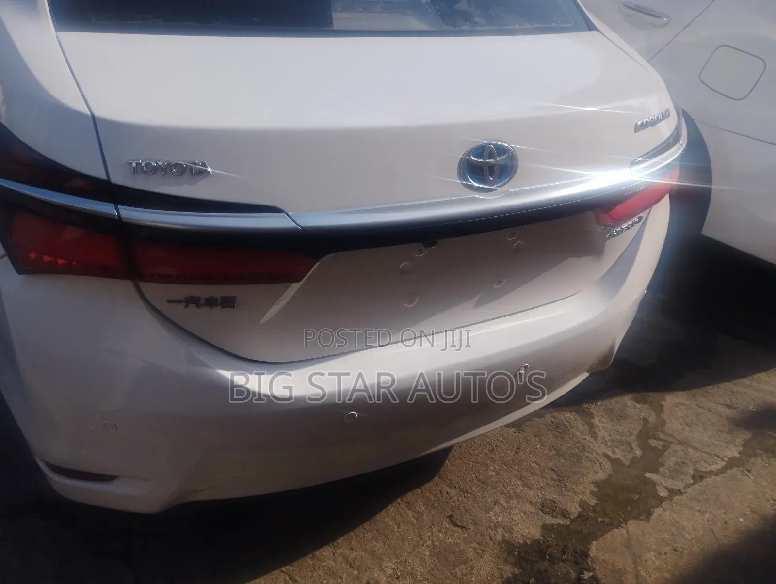 Toyota Corolla XLE (1.8L 4cyl 2A) 2018 White