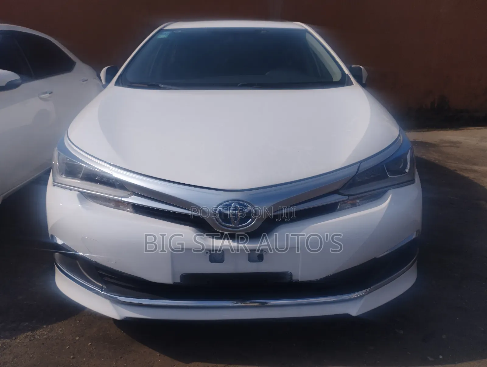 Toyota Corolla XLE (1.8L 4cyl 2A) 2018 White