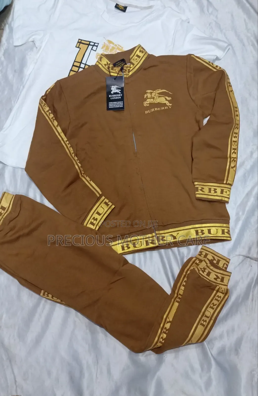 Boy and Girls Children's Track Suit, Jogger Set 3 Pics