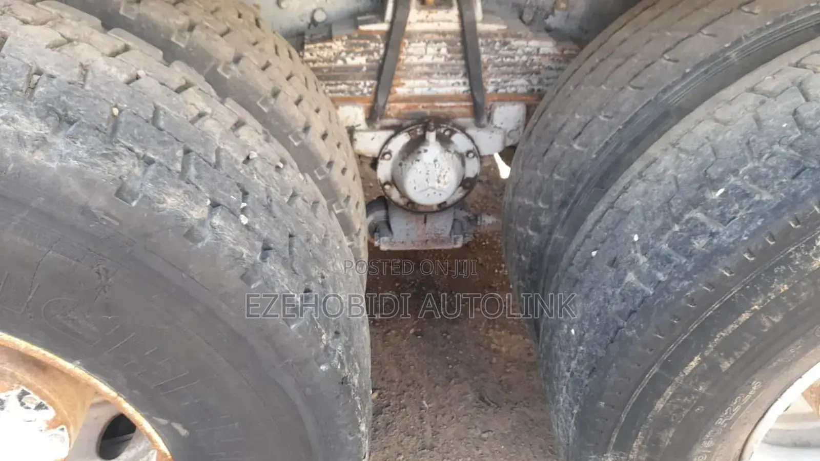 Tokunbo Mercedes Benz 12tyres Tipper. V10 Engine.