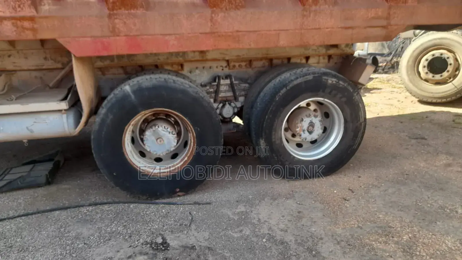 Tokunbo Mercedes Benz 12tyres Tipper. V10 Engine.
