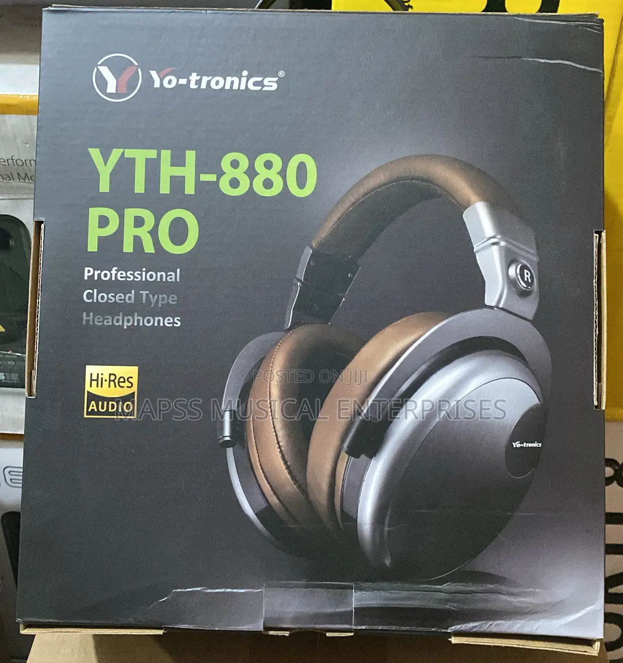 Yo-Tronics Yth-880 Pro Professional Closed-Type Headphones.