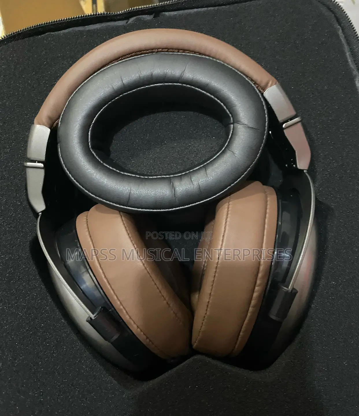 Yo-Tronics Yth-880 Pro Professional Closed-Type Headphones.