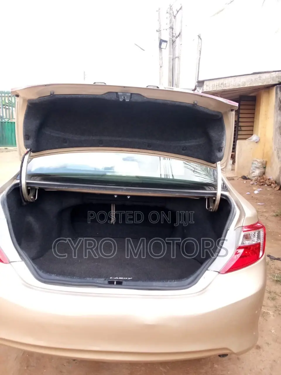 Toyota Camry Hybrid LE 2012 Gold