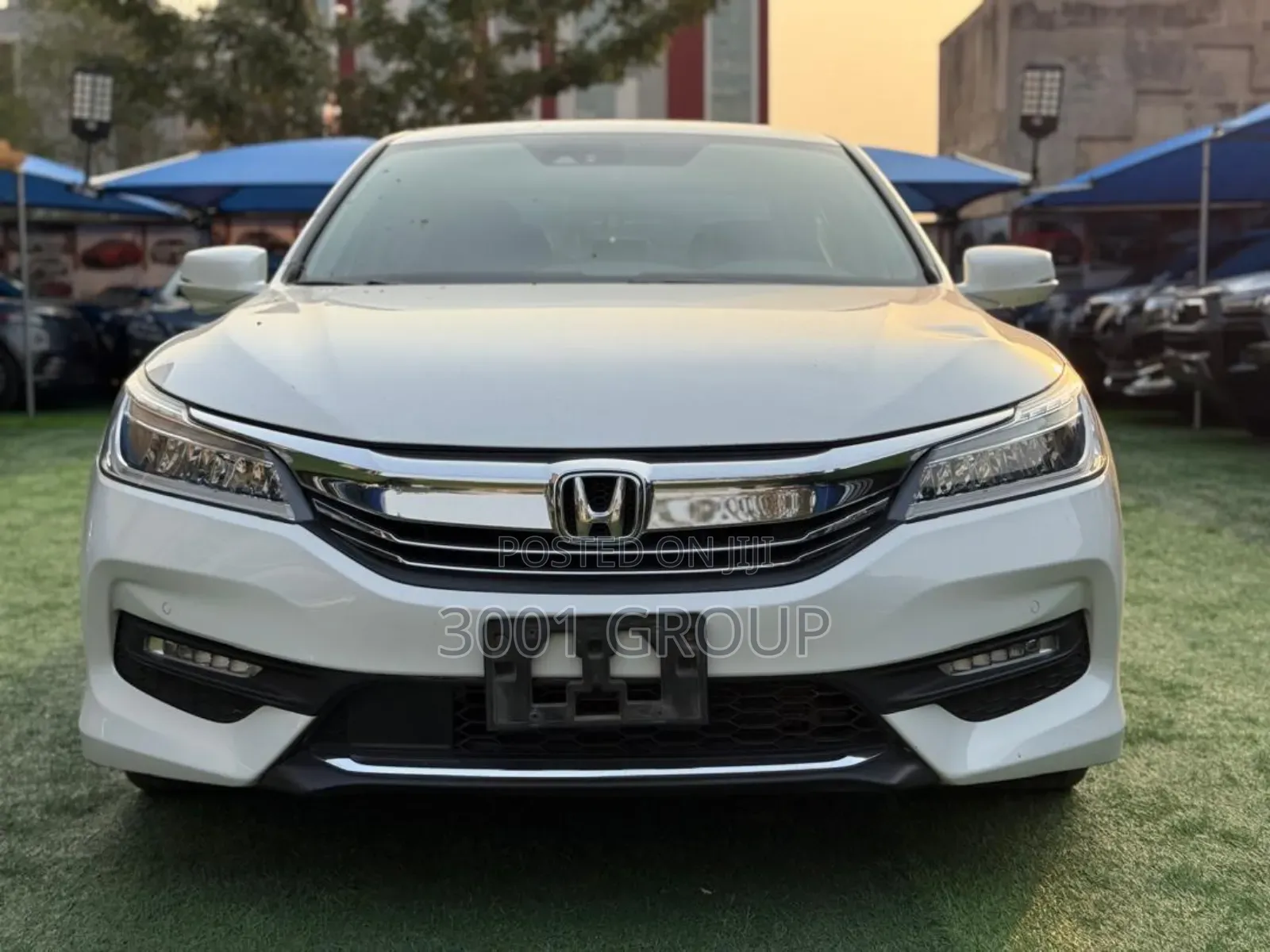 Honda Accord Touring V6 4dr Sedan FWD (3.5L 6cyl 6A) 2017 White