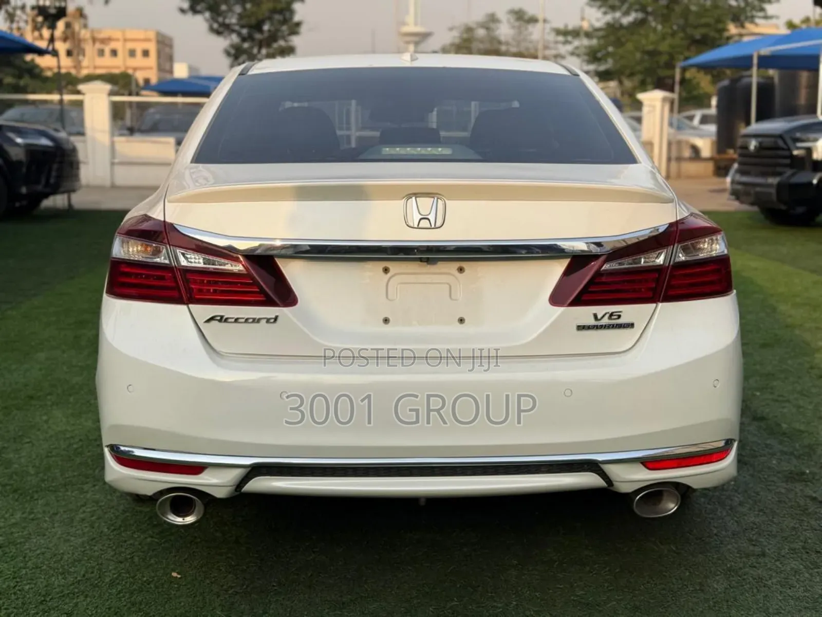 Honda Accord Touring V6 4dr Sedan FWD (3.5L 6cyl 6A) 2017 White