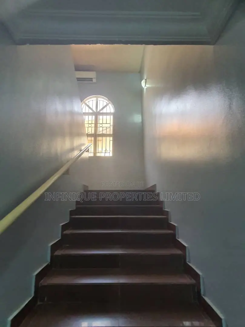 5bdrm Duplex in Nicon Town for sale