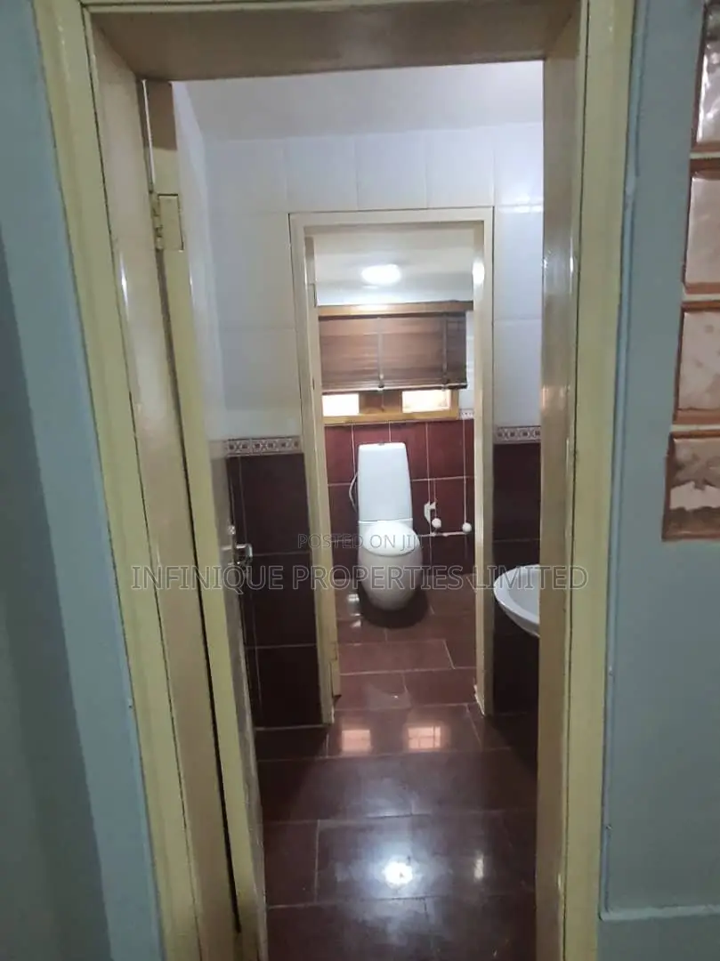 5bdrm Duplex in Nicon Town for sale
